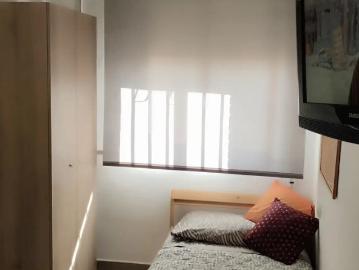 Room for rent in 4 bedroom apartment in Sevilla