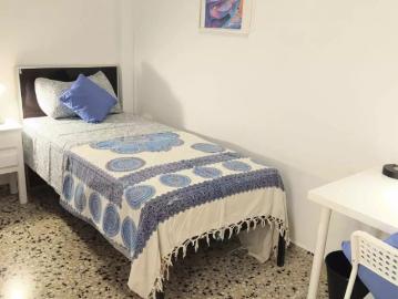 Room for rent in 4 bedroom apartment in Paterna, Valencia