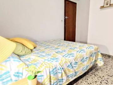 Room for rent in 4 bedroom apartment in Paterna, Valencia
