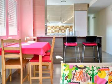 Room for rent in 4 bedroom apartment in Zaragoza