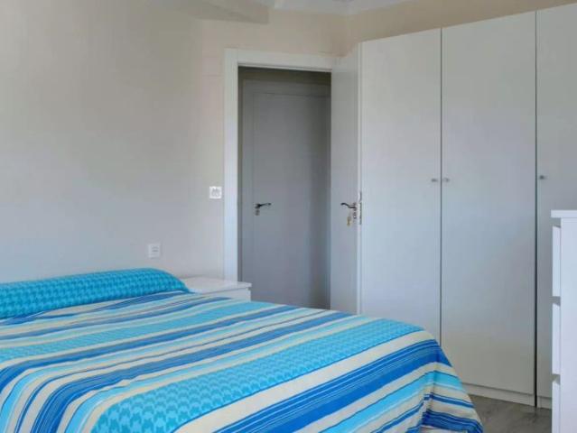 Room for rent in 4 bedroom apartment in Zaragoza