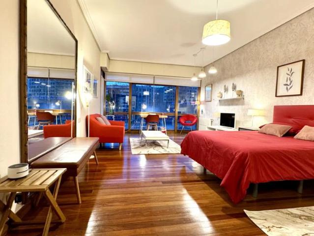 Room for rent in 5 bedroom apartment in Bilbao