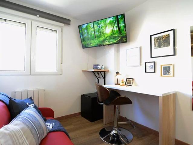 Room for rent in 5 bedroom apartment in Bilbao