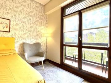 Room for rent in 5 bedroom apartment in Bilbao