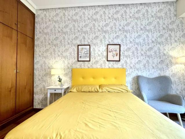 Room for rent in 5 bedroom apartment in Bilbao