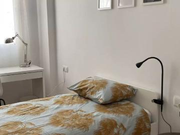 Room for rent in 5 bedroom apartment in Burjassot