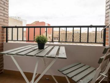 Room for rent in 5 bedroom apartment in Burjassot