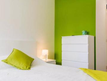 Room for rent in 5 bedroom apartment in Burjassot