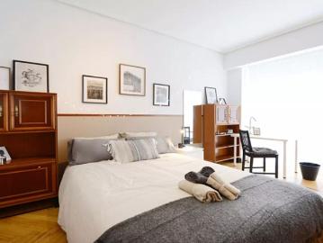 Room for rent in 5 bedroom apartment in Deusto, Bilbao