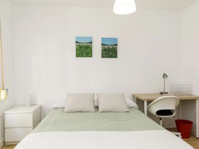 Room for rent in 5 bedroom apartment in Old Town, Zaragoza