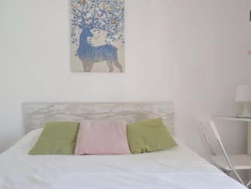 Room for rent in 5 bedroom apartment in Madrid