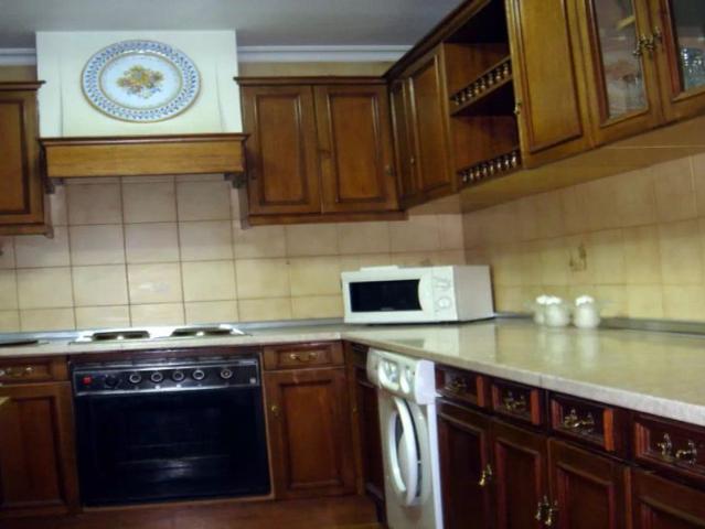 Room for rent in 5 bedroom apartment in Salamanca Females