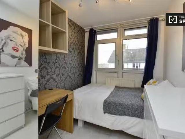 Room for rent in 6 Bedroom Apartment in Brixton, London