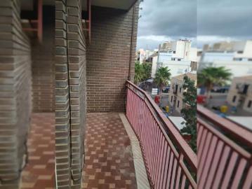 Room for rent in 6 bedroom apartment in Burjassot