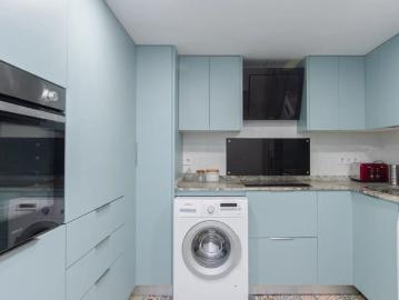 Room for rent in 6 bedroom apartment in Opera, Madrid