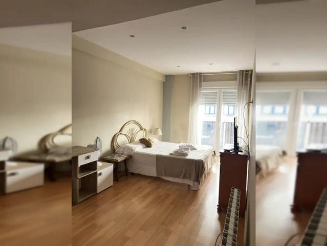 Room for rent in 8 bedroom apartment in Centro