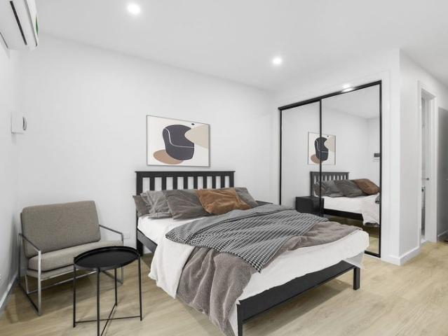 ROOM FOR RENT SHORT WALK TO RMIT BUNDOORA BILLS & INTERNET INCLUDED