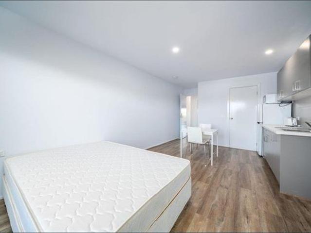 ROOM FOR RENT Spacious Rooming House Private Room with Cozy Communal Space!