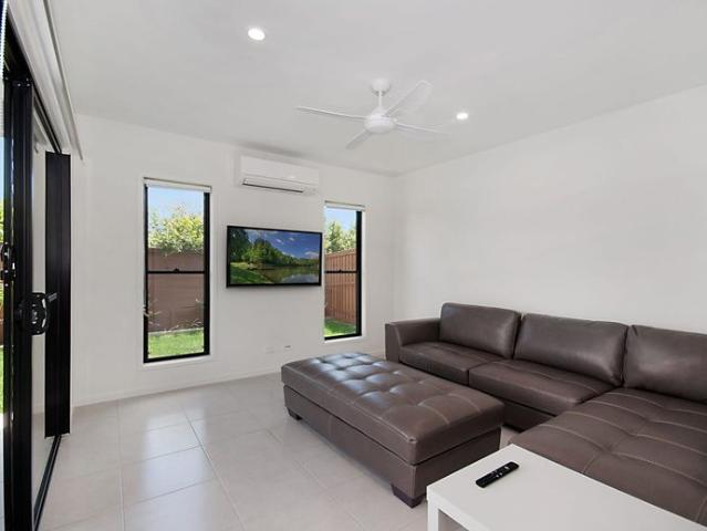 Room For Rent in Sharehouse