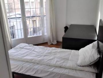 Room for rent with balcony in 3 bedroom apartment in Leganés