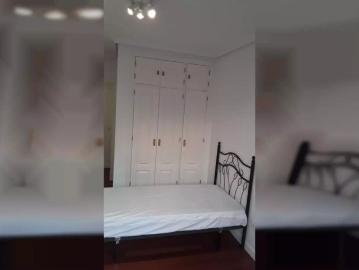Room for rent with balcony in 3 bedroom apartment in Leganés