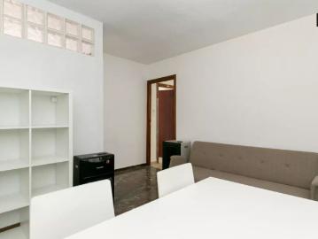 Room for rent with built in wardrobe in shared apartment, Ronda