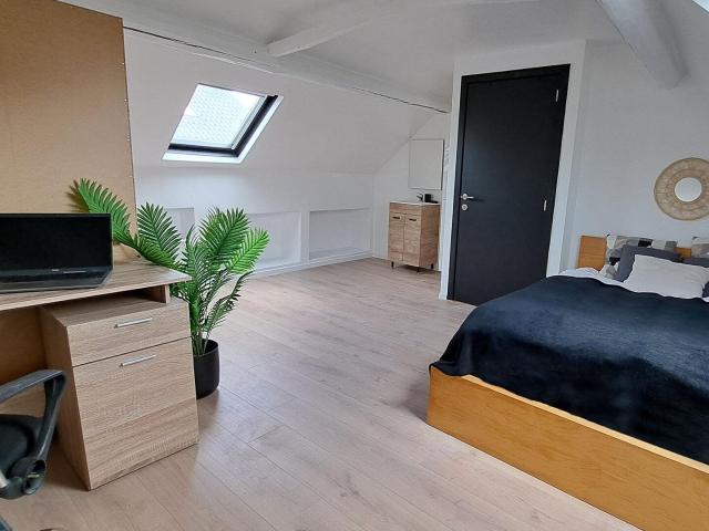 Room for rent with terrace in Boussu