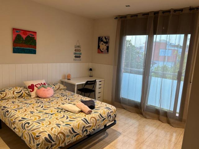 Room for students or teachers of the University of Medicine or the University of Granollers