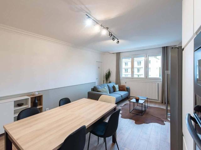 Room in Avenue Francis de Pressensé, Vénissieux for 114 m² with