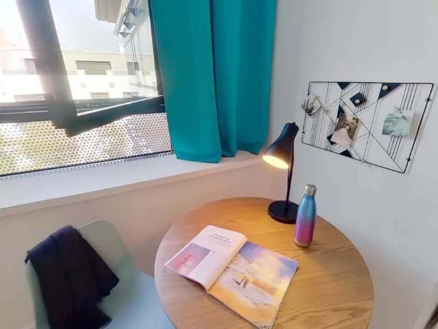 Room in Avenue Sainte Anne, Asnières sur Seine for 166 m² with 9