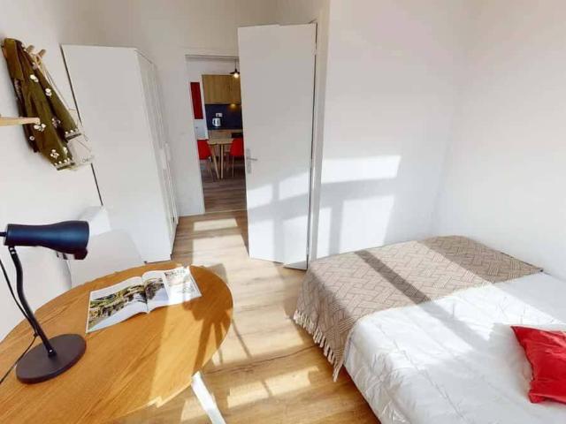 Room in Avenue Sainte Anne, Asnières sur Seine for 193 m² with 1