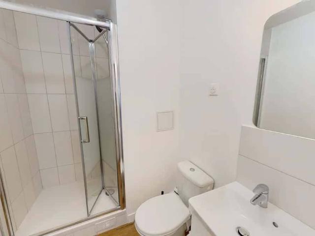 Room in Avenue Sainte Anne, Asnières sur Seine for 222 m² with 1