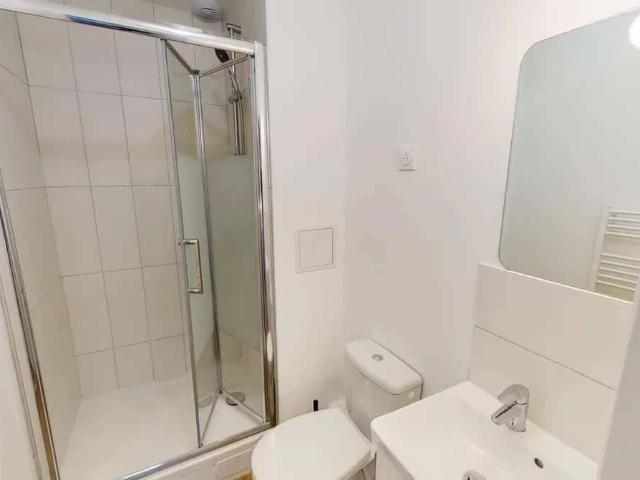 Room in Avenue Sainte Anne, Asnières sur Seine for 222 m² with 1