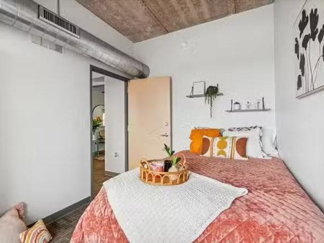 Room in a 3 Bedroom 2 Bathroom C1