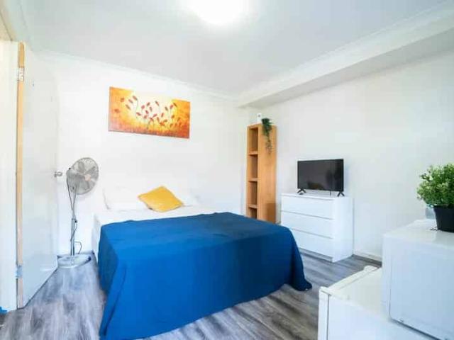 Room in a 11 Bedroom Apartment, 150 Flinders Street, Paddington, Sydney