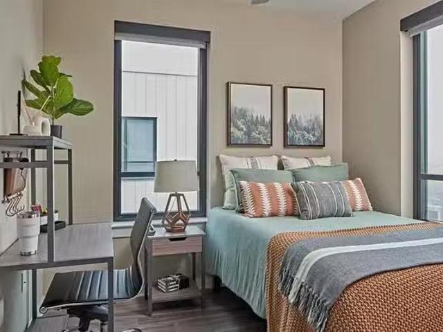 Room in a 4 Bed 4 Bath Dove