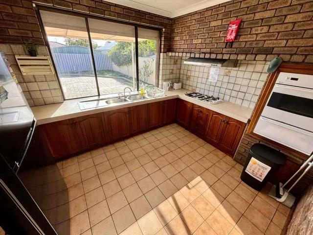 Room in a 4 Bedroom Apartment, 58 Gerard Street, East Cannington, City of Canning, 6107