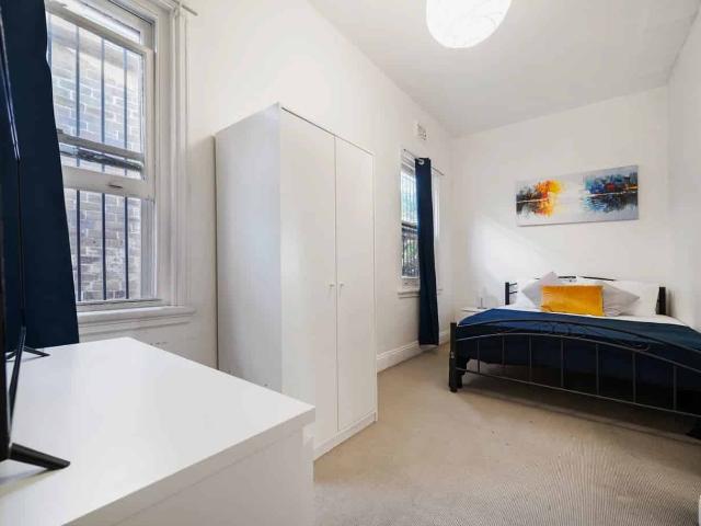 Room in a 4 Bedroom Apartment, 604 Crown Street, Surry Hills, Sydney