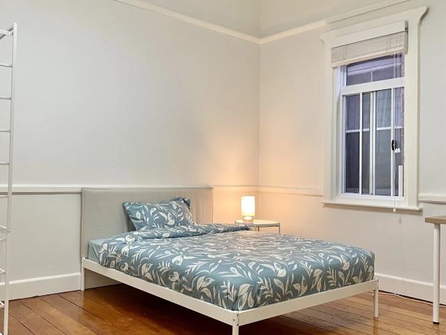 Room in a 5 Bedroom Apartment, Warialda St Kogarah, Australia NSW 2217