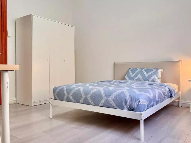Room in a 4 Bedroom Apartment, Wollongong Rd, Arncliffe, Australia NSW 2205