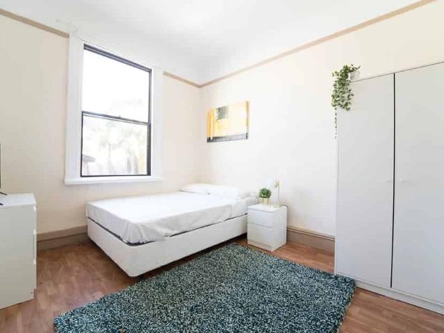 Room in a 5 Bedroom Apartment, 107 Fitzroy, Surry Hills, Sydney
