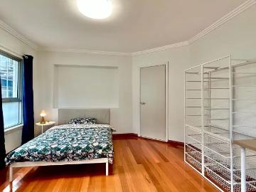 Room in a 5 Bedroom Apartment, Girraween St, Kingsgrove, Australia NSW 2208