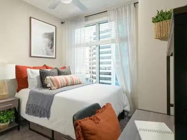 Room in a 6 Bed 6 Bath The Fulton 6x6