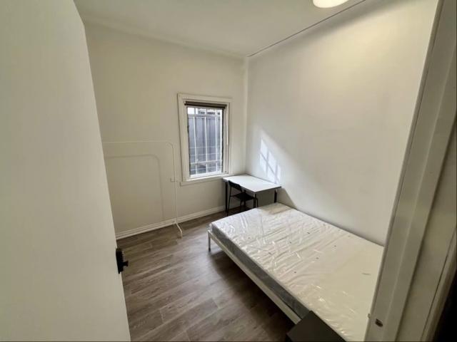 Room in a 6 Bedroom Apartment, 25 Eighth St, Bowden, Australia SA 5007