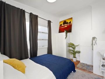 Room in a 6 Bedroom Apartment, 319 Cleveland Street, Surry Hills, Sydney 2010