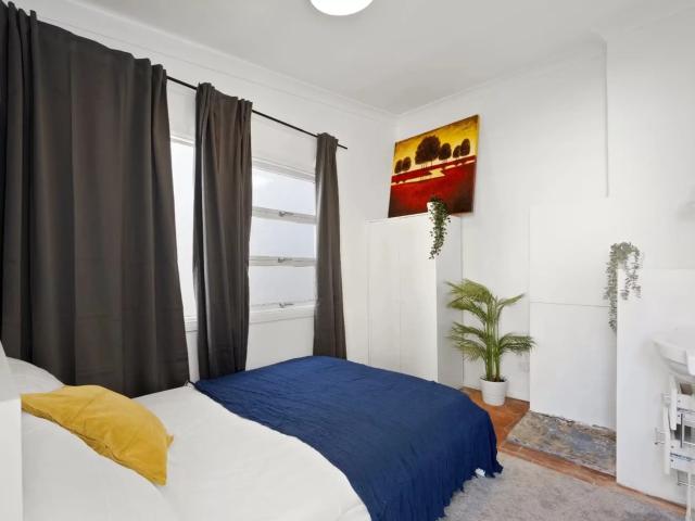 Room in a 6 Bedroom Apartment, 319 Cleveland Street, Surry Hills, Sydney 2010