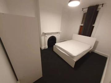 Room in a 6 Bedroom Apartment, 323 Cleveland Street, Surry Hills, Sydney 2010