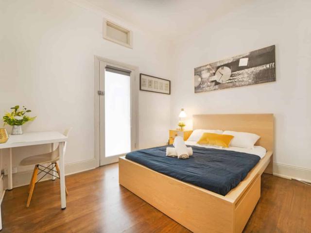 Room in a 8 Bedroom Apartment, 46 Metro, Enmore, Sydney