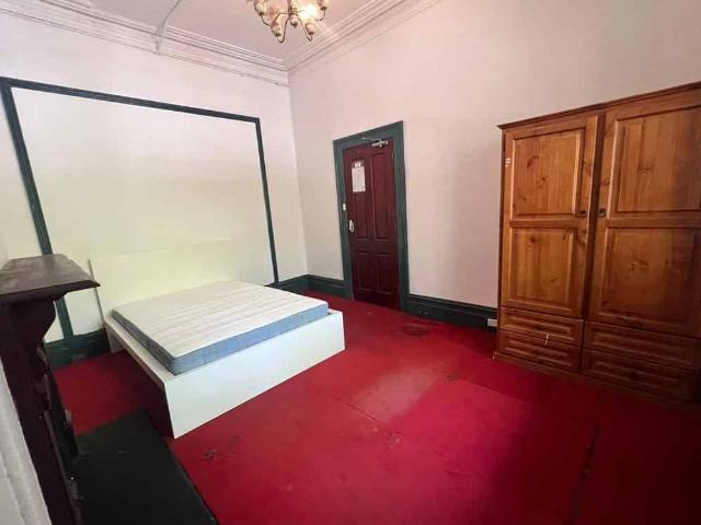 Room in a 8 Bedroom Apartment, 259 Cleveland, Redfern, Sydney