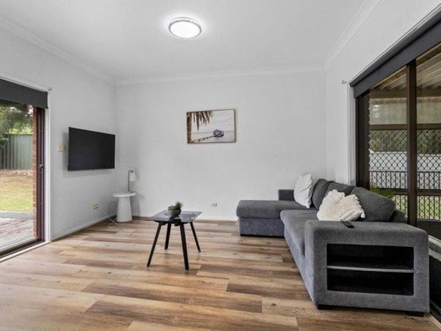 Room in a Fully Furnished Comfortable House Next to Warabrook Shopping Centre Include Bills